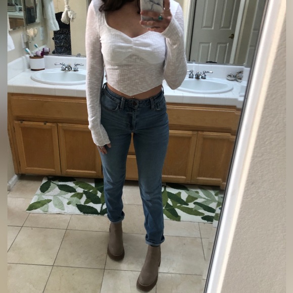 HOLLISTER JEANS - Picture 8 of 9